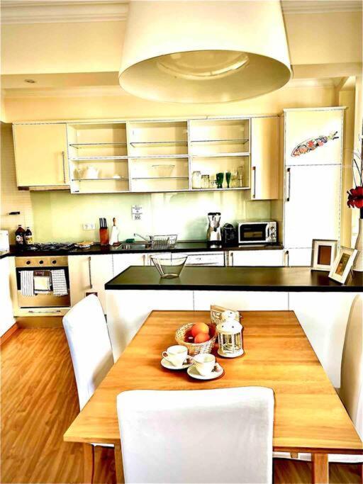 Charming Flat In Chiado-lisbon Appartement
